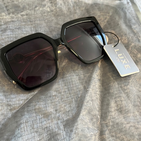 Luxe Accessories - NWT Luxe : Sunglasses